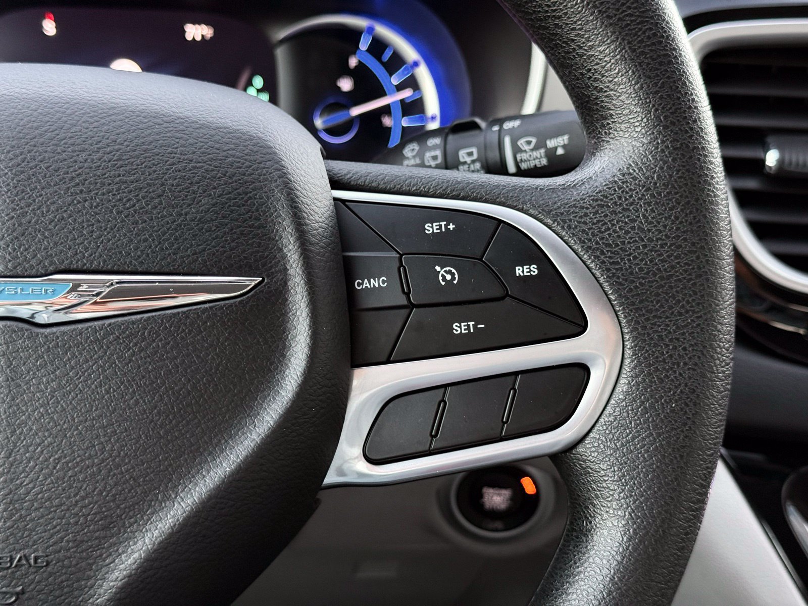 Used 2018 Chrysler Pacifica Touring Plus FWD image 35