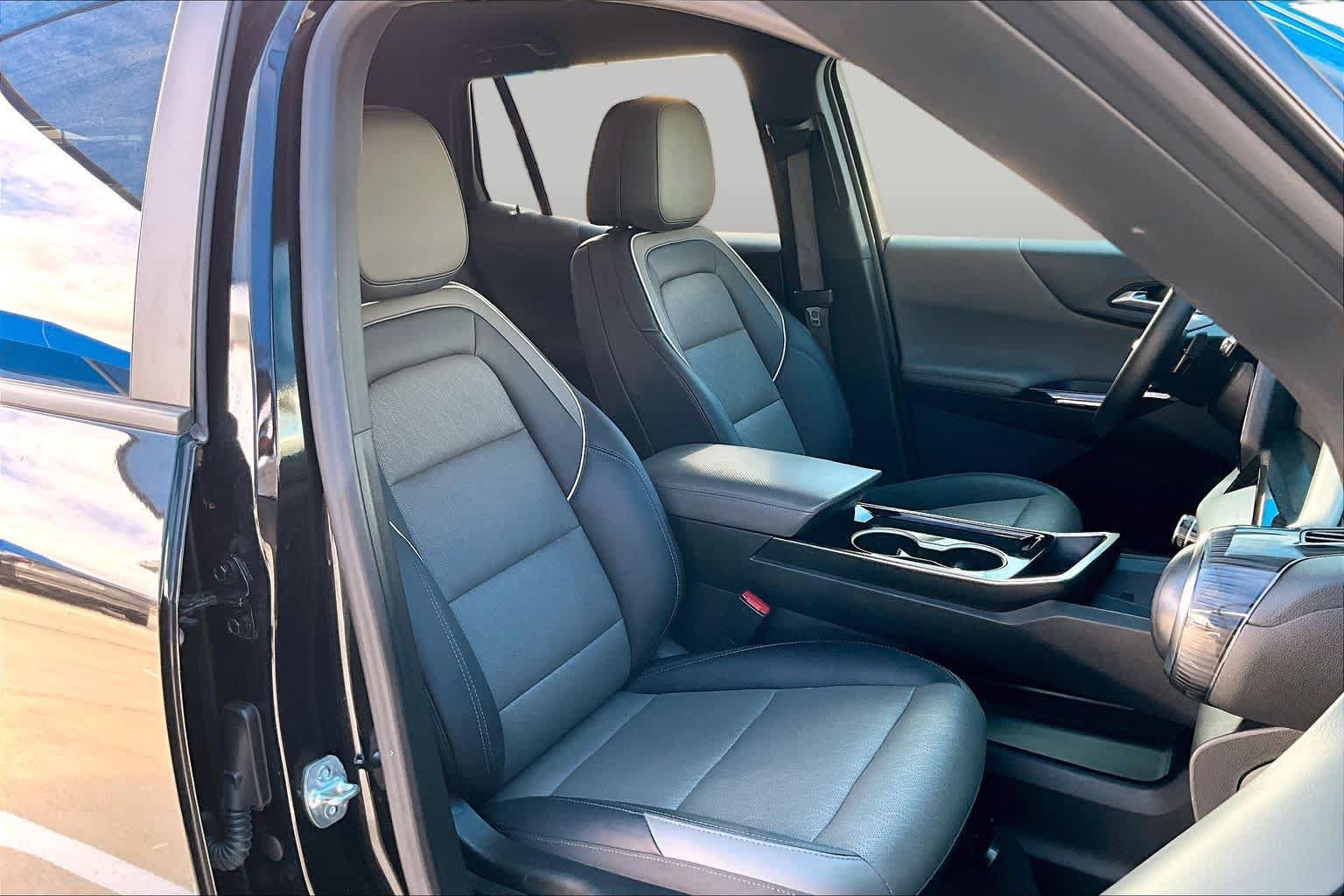 Used 2025 Chevrolet Equinox LT w/ Convenience Package II FWD image 9