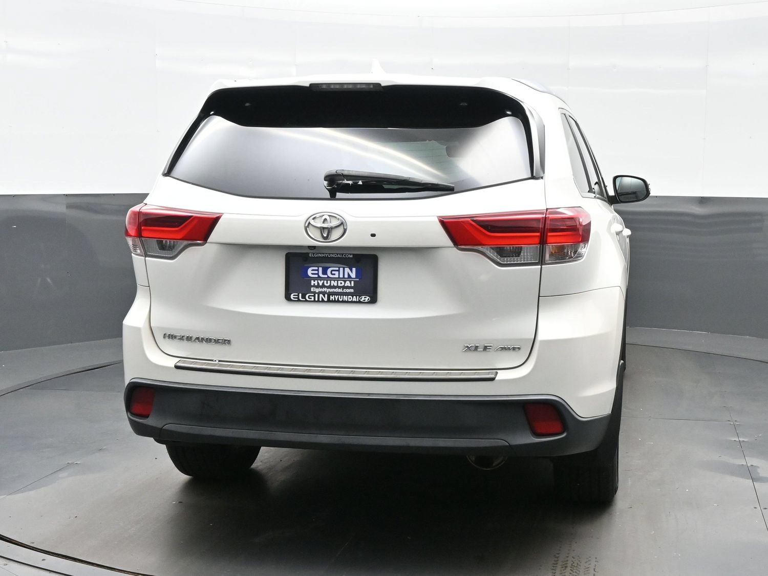 Used 2017 Toyota Highlander XLE AWD/4WD image 5