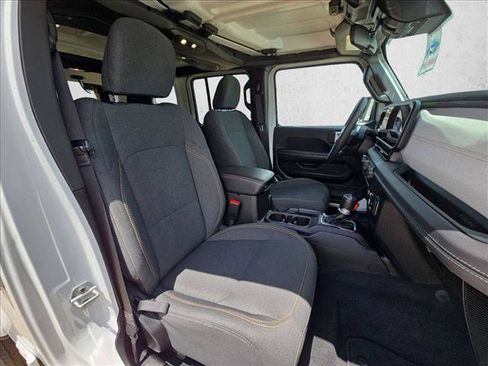 Used 2025 Jeep Wrangler Unlimited Sahara AWD/4WD image 20