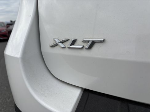 Used 2022 Ford Explorer XLT AWD/4WD image 13