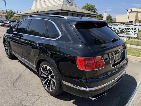 Used 2017 Bentley Bentayga AWD/4WD image 3