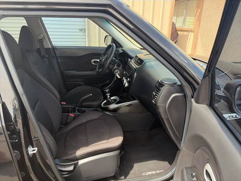 Used 2018 Kia Soul FWD image 17
