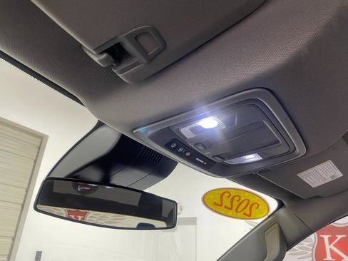 Used 2022 Chevrolet Silverado 1500 LT image 18