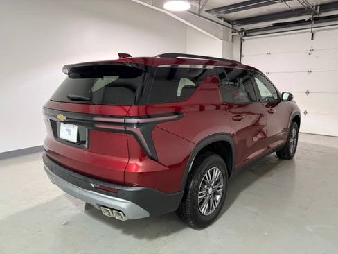 Used 2026 Chevrolet Traverse LT FWD image 7
