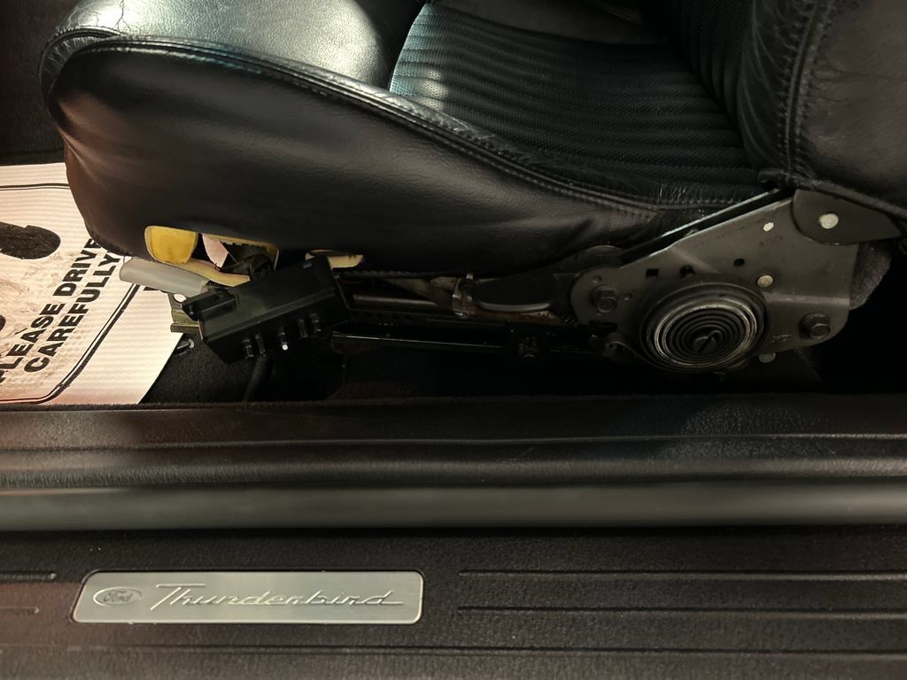 Used 2004 Ford Thunderbird RWD image 11