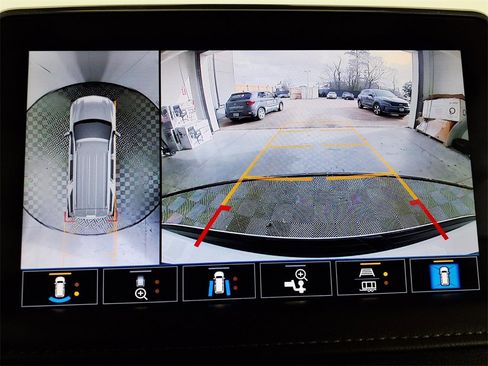 Used 2021 Chevrolet Tahoe LT w/ LT Signature Package image 12