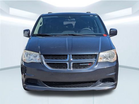 Used 2014 Dodge Grand Caravan SXT image 2