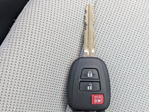 Certified 2022 Toyota Corolla Cross L FWD image 26