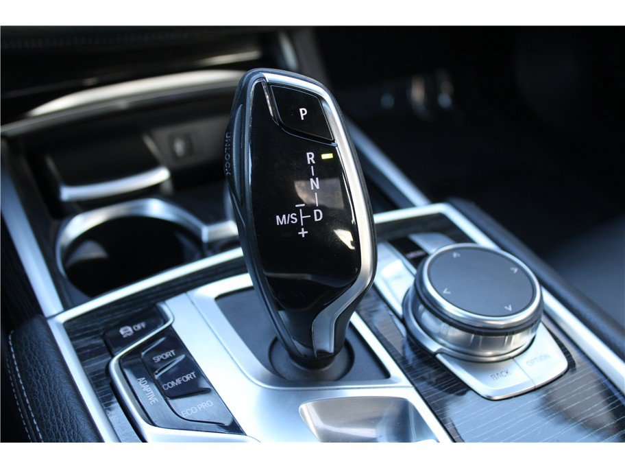Used 2019 BMW 740i w/ M Sport Package RWD image 29