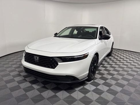 Used 2025 Honda Accord SE image 1