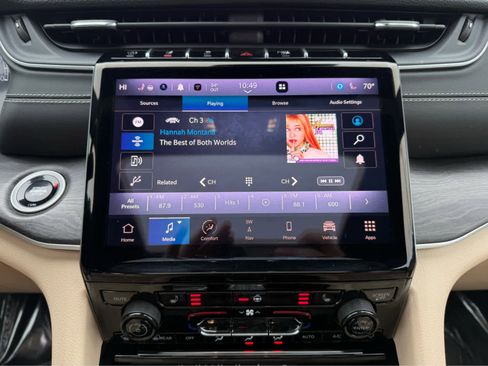 Used 2024 Jeep Grand Cherokee Limited image 16