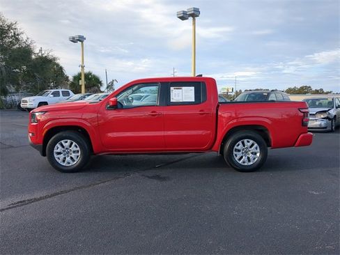 Used 2023 Nissan Frontier SV image 3