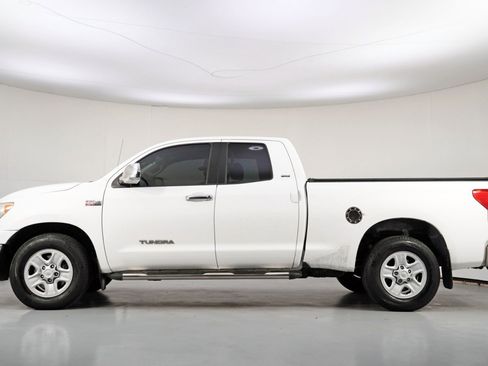 Used 2010 Toyota Tundra w/ SR5 Package image 8