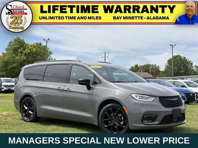 Used 2025 Chrysler Pacifica Limited