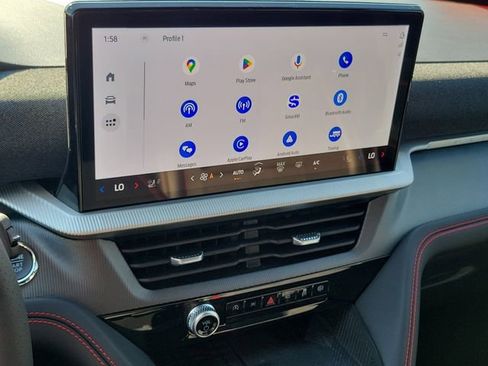 Used 2025 Ford Explorer ST-Line w/ Premium Package image 8