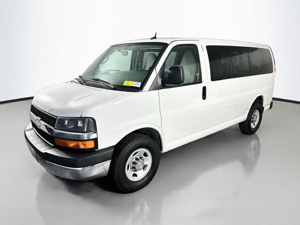 Used 2014 Chevrolet Express 2500 LT w/ LT Preferred Equipment Group RWD image 3