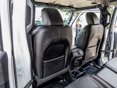 Used 2023 Jeep Gladiator Overland image 31