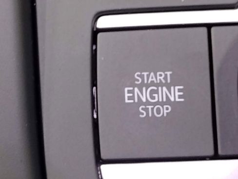 New 2025 Volkswagen Tiguan SE image 32