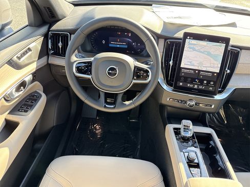 New 2026 Volvo XC90 B6 Plus w/ Protection Package Premier image 18