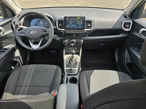 Used 2025 Hyundai Venue SEL image 13