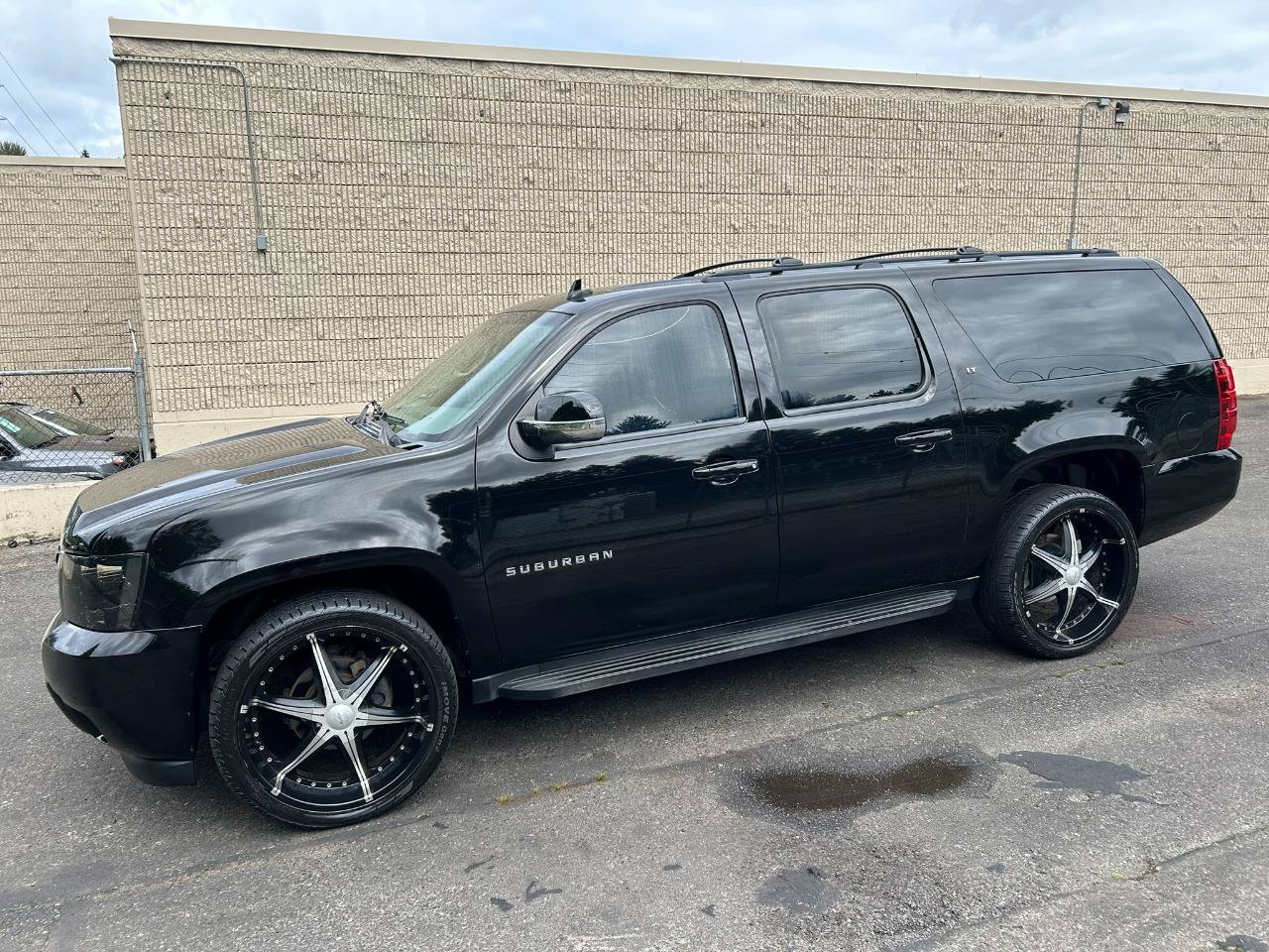 Used 2012 Chevrolet Suburban LT w/ Luxury Package AWD/4WD image 8