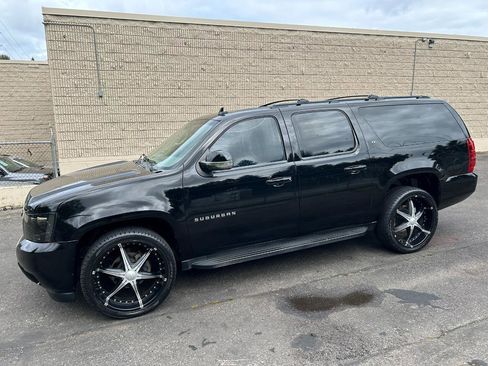 Used 2012 Chevrolet Suburban LT w/ Luxury Package AWD/4WD image 8