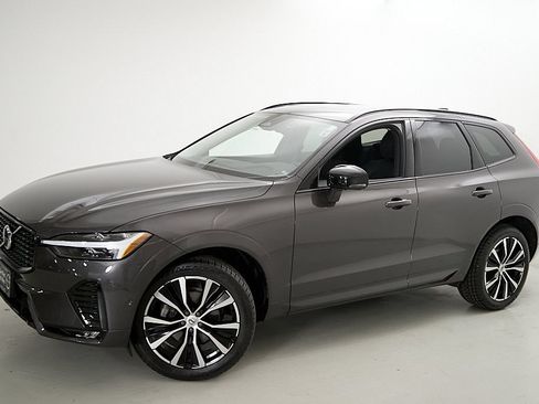 Certified 2023 Volvo XC60 B5 Plus w/ Protection Package Premier AWD/4WD image 3