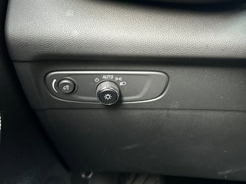 Used 2023 Buick Envision Essence image 26