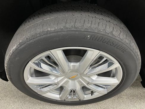 Used 2022 Chevrolet Silverado 1500 High Country w/ High Country Premium Package AWD/4WD image 15