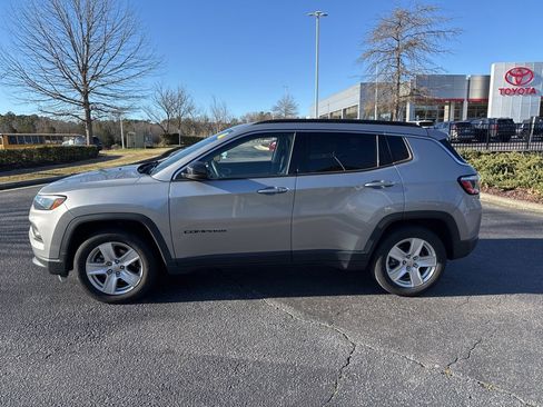 Used 2022 Jeep Compass Latitude image 3