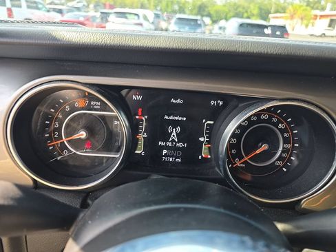 Used 2020 Jeep Wrangler Unlimited Sahara AWD/4WD image 2