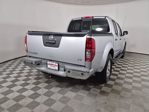 Used 2014 Nissan Frontier SV w/ SV Value Truck Package RWD image 3