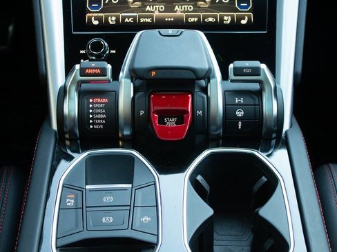 Used 2020 Lamborghini Urus image 21
