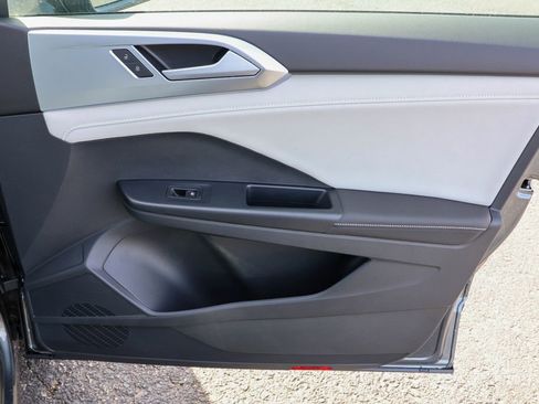 Used 2025 Volkswagen Taos SE image 38