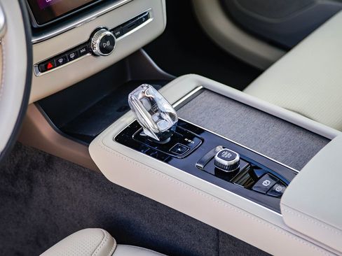 New 2026 Volvo XC90 T8 Ultra w/ Protection Package Premier AWD/4WD image 21