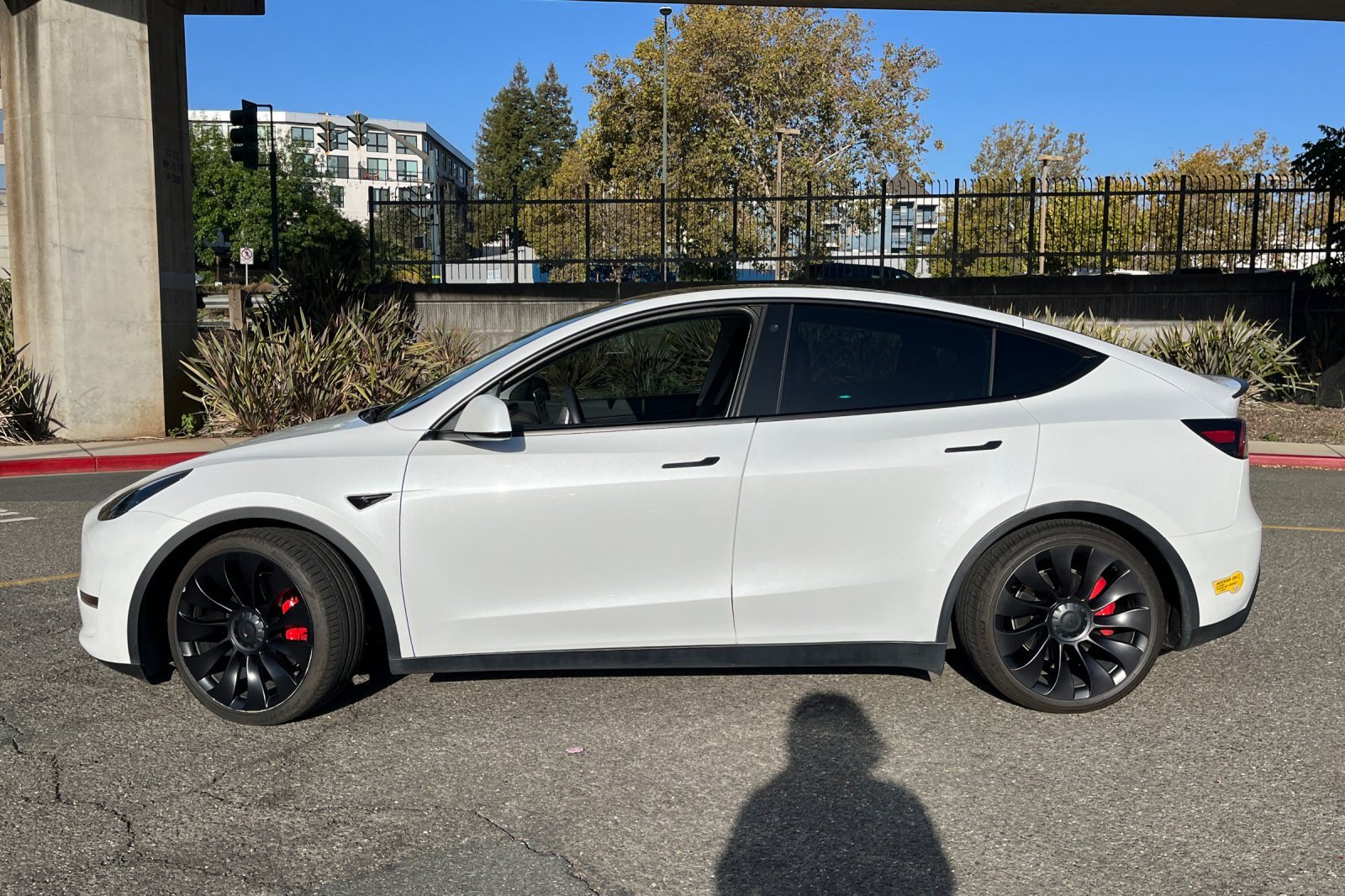 Used 2022 Tesla Model Y Performance AWD/4WD image 2