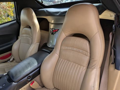 Used 2002 Chevrolet Corvette Convertible w/ Preferred Equipment Group2 image 16