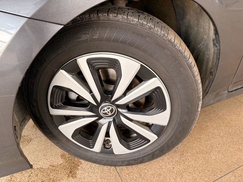 Used 2017 Toyota Prius Prime Premium image 46