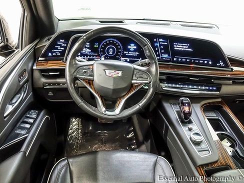 Used 2022 Cadillac Escalade Premium Luxury image 2