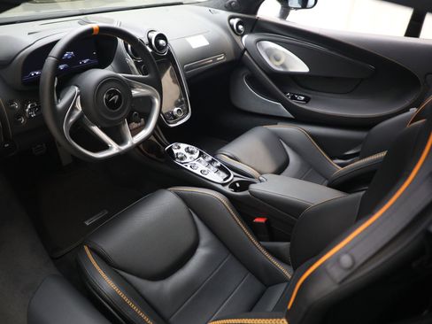 Used 2023 McLaren GT RWD image 22