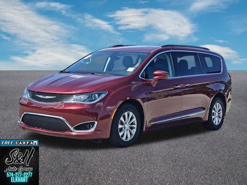 Used 2017 Chrysler Pacifica Touring-L FWD image 13