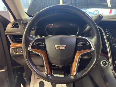 Used 2016 Cadillac Escalade Luxury AWD/4WD image 18