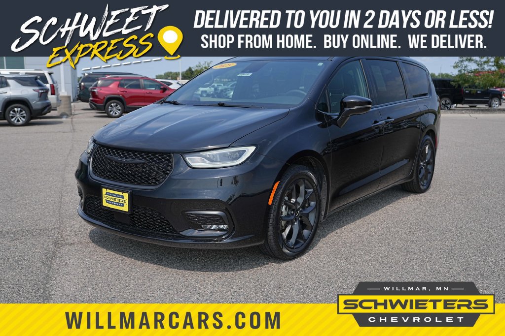 Used 2025 Chrysler Pacifica Limited FWD image 1