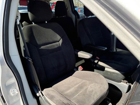 Used 2019 Dodge Grand Caravan SE image 13