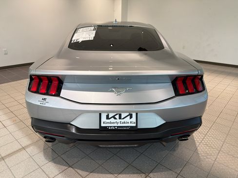 Used 2024 Ford Mustang Coupe RWD image 5