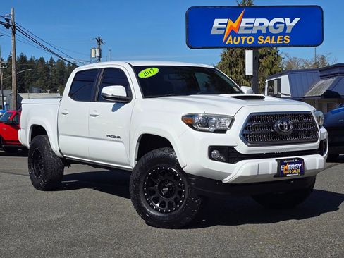 Used 2017 Toyota Tacoma TRD Sport w/ Tow Package (A/T) image 1