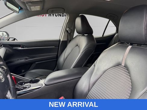 Used 2018 Toyota Camry SE FWD image 9