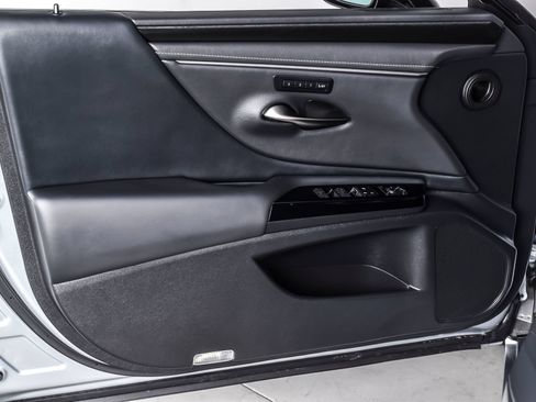 Used 2025 Lexus ES 300h w/ Premium Package FWD image 15