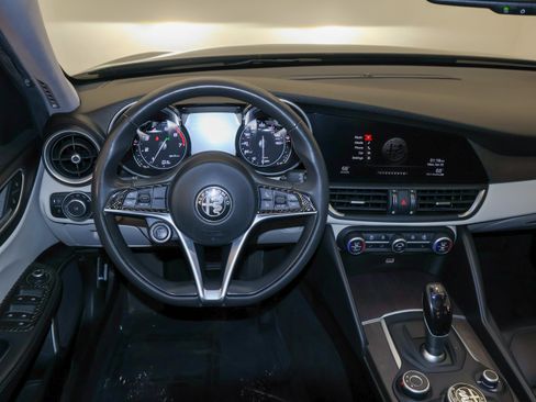 Used 2019 Alfa Romeo Giulia Ti AWD/4WD image 25